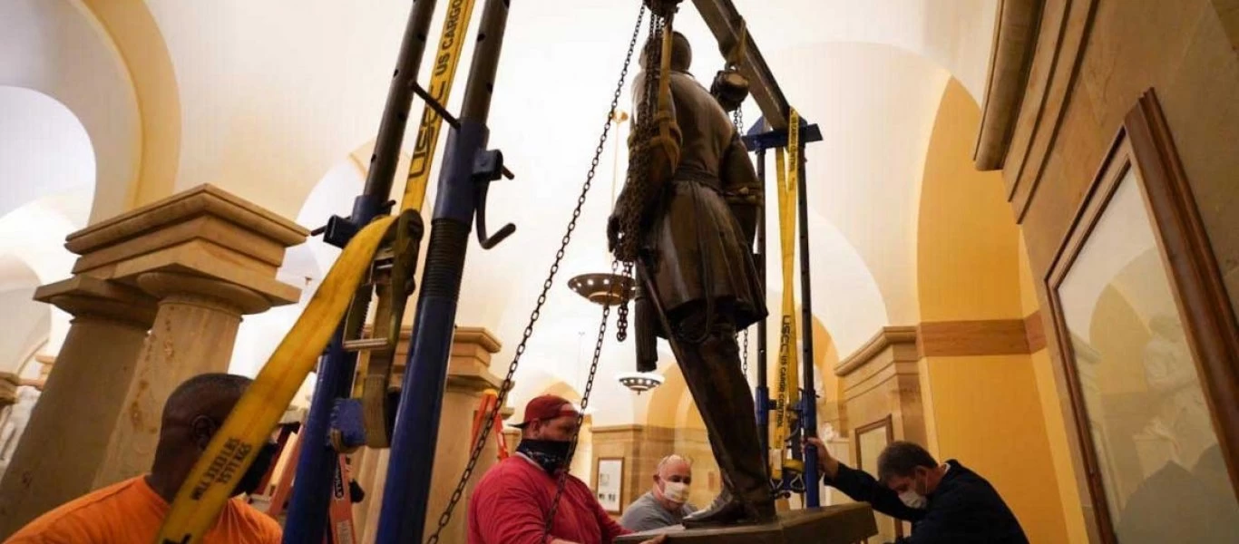 Καπιτώλιο: Αντικατέστησαν το άγαλμα του στρατηγού Λι για να βάλουν αυτό μίας ακτιβίστριας!